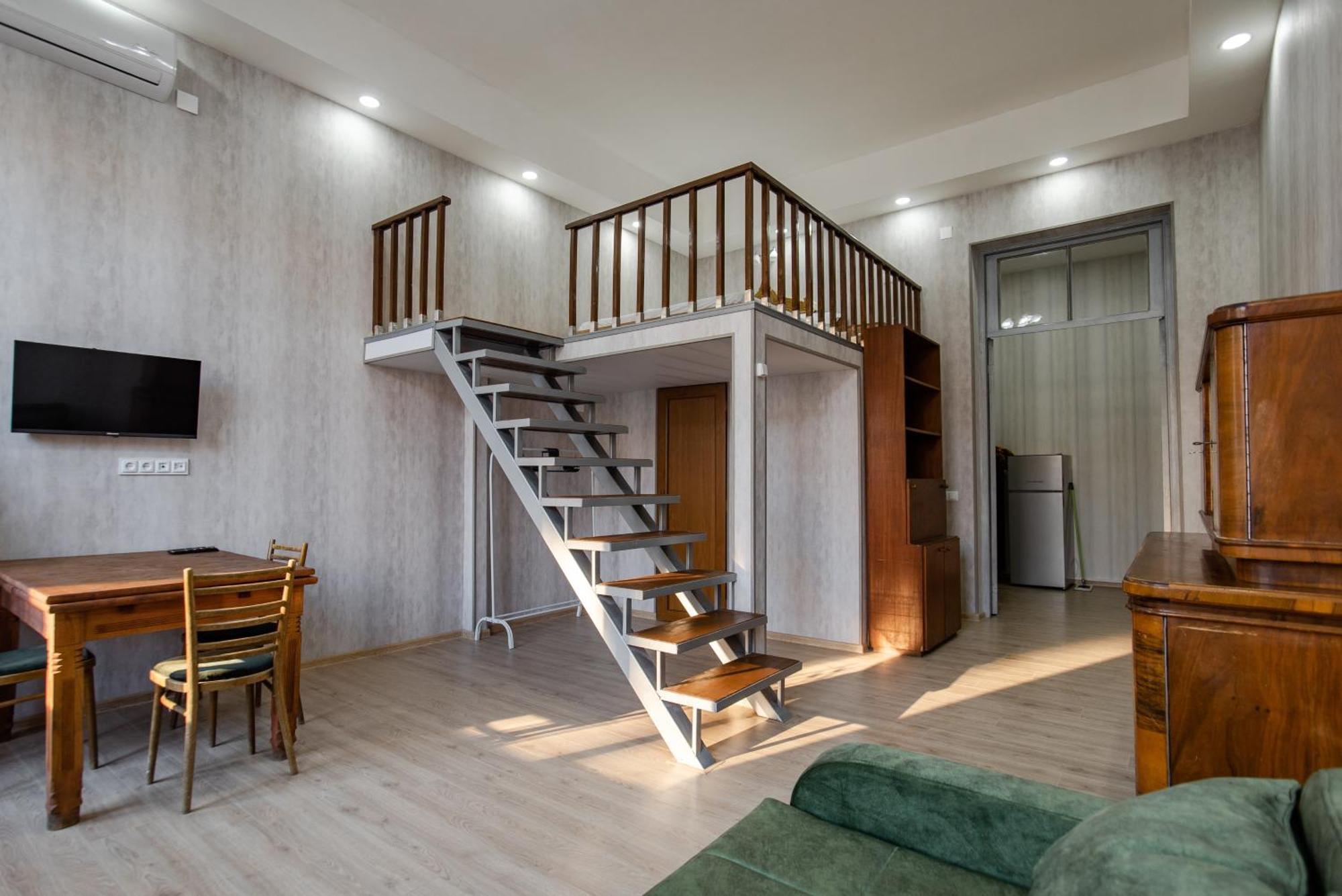 Mardzhanov Apartments, Block 108 Апартаменти